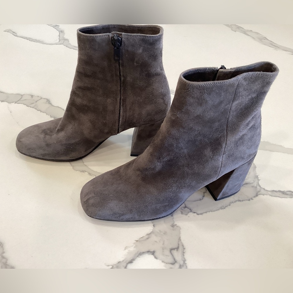 Vince Charcoal Grey Suede Booties Ankle Boots Size 7M